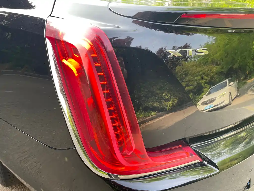 Cadillac XTS 2018 — фото 16