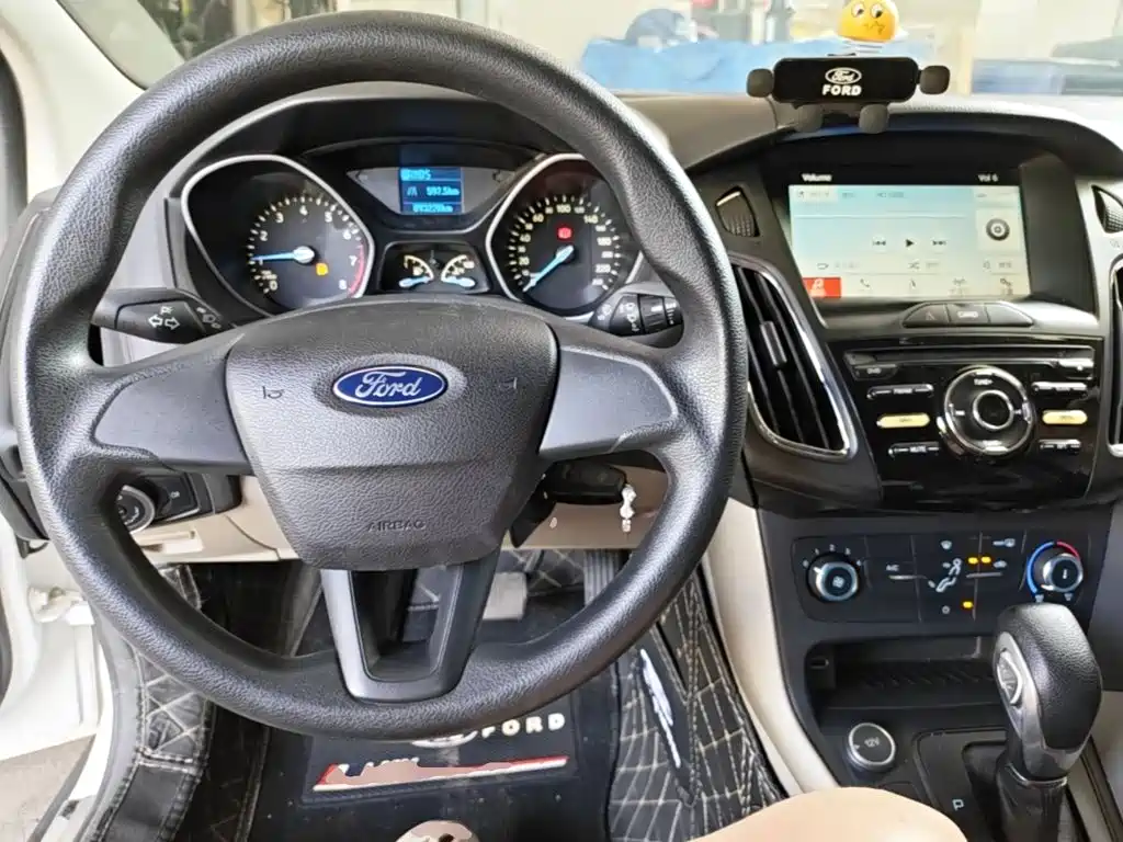 Ford Focus 2016 — фото 10