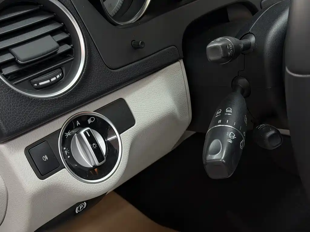 Mercedes-Benz C-Class 2011 — фото 11