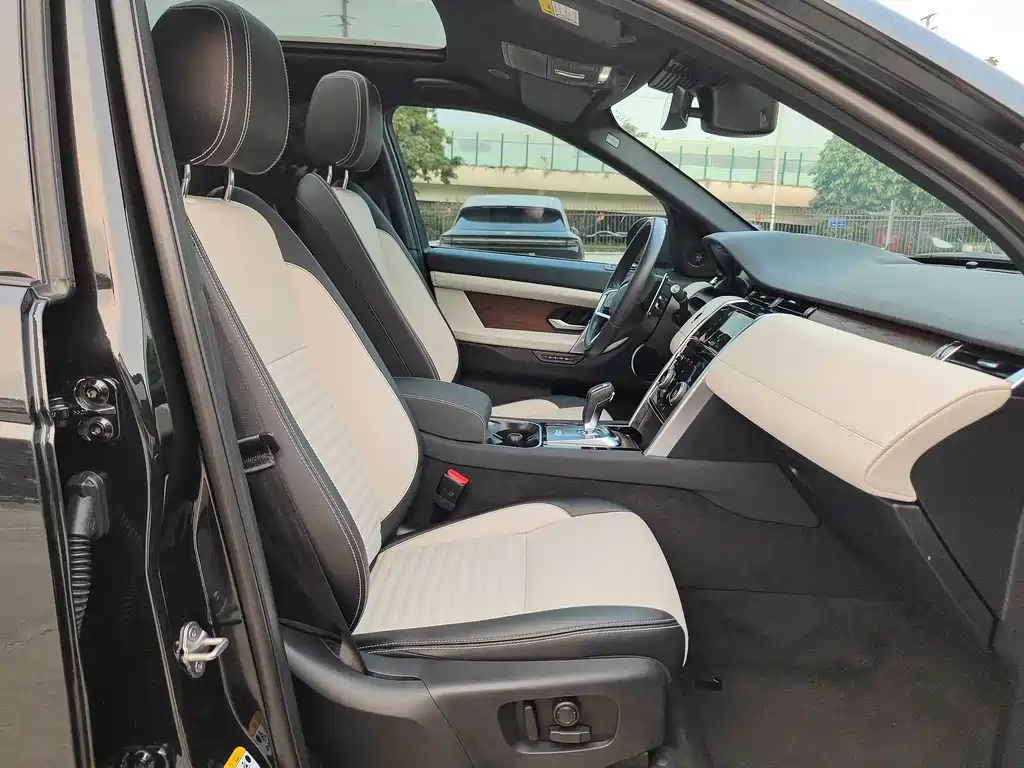 Land Rover Discovery Sport 2023 — фото 10