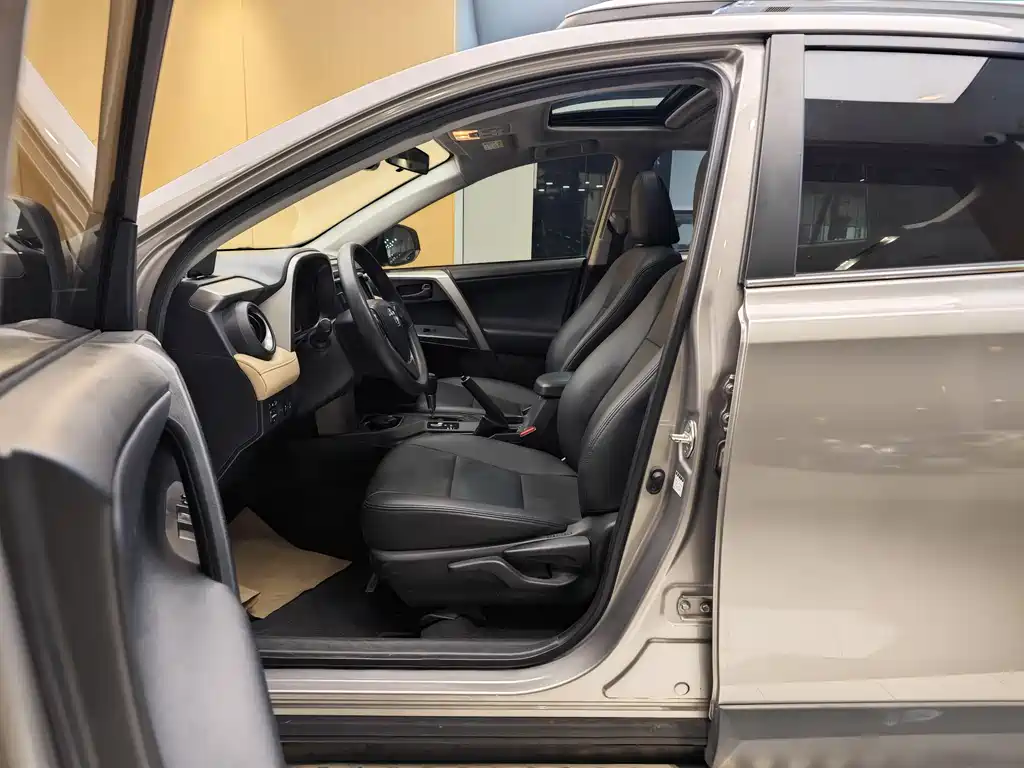 Toyota RAV4 2019 — фото 13