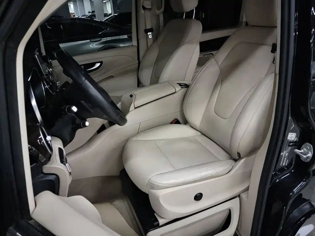 Mercedes-Benz V-Class 2020 — фото 15
