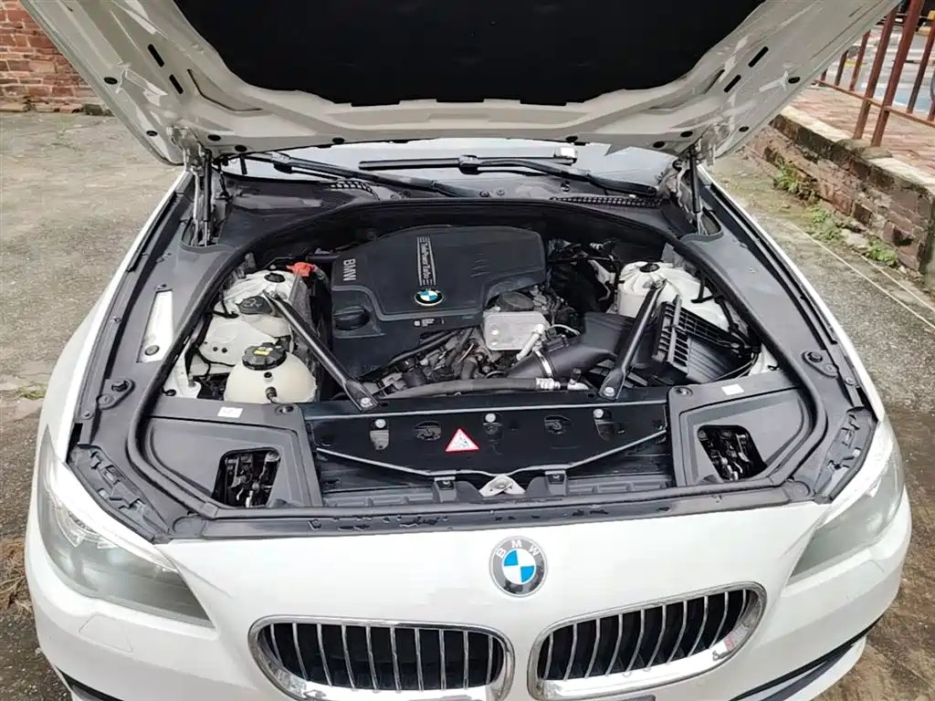 BMW 5 Series 2015 — фото 20
