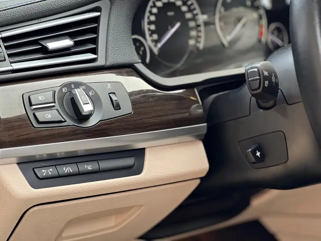 BMW 7 Series 2013 — фото 18