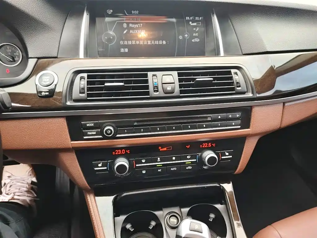 BMW 5 Series 2015 — фото 13