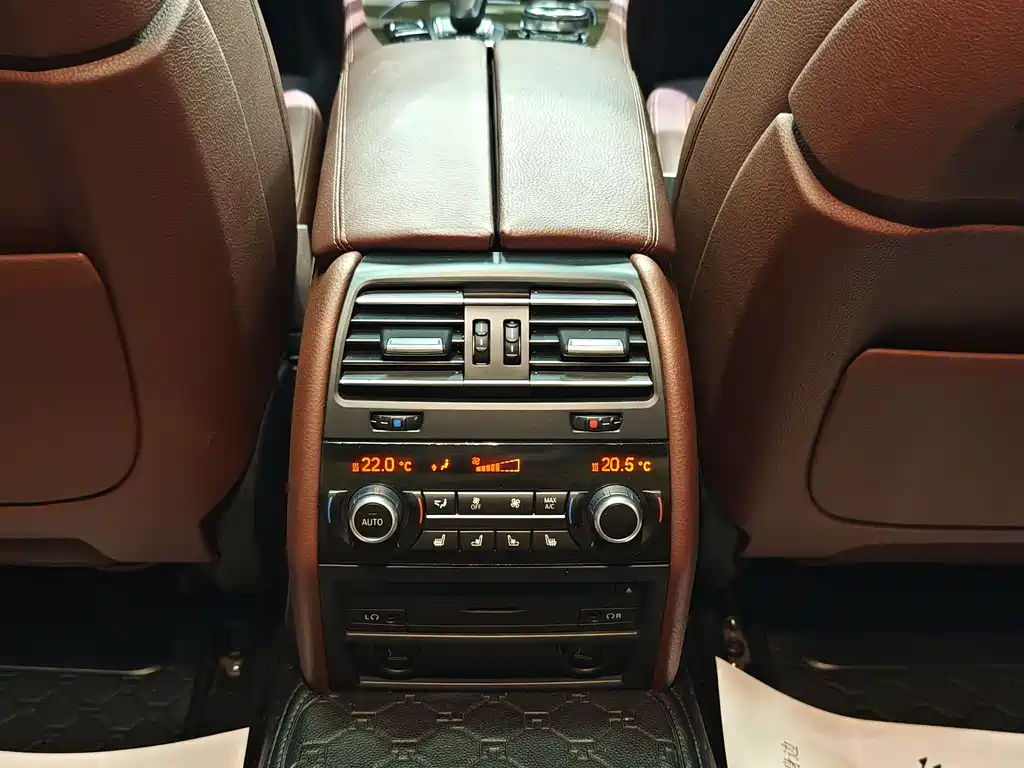 BMW 7 Series 2014 — фото 16