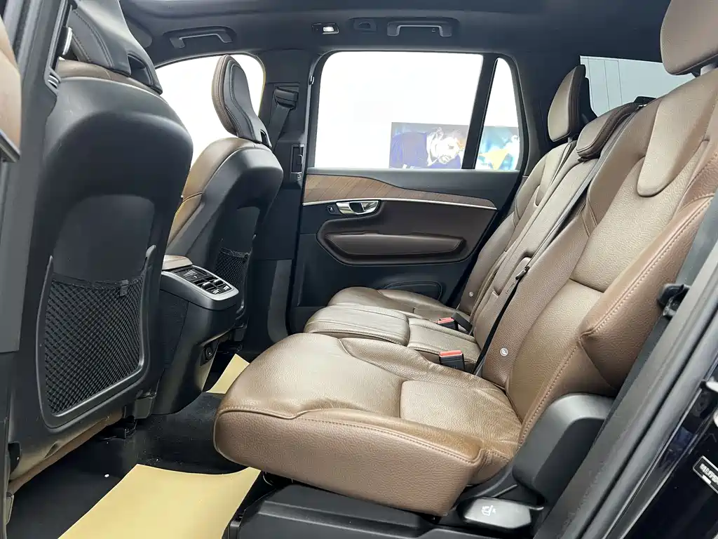 Volvo XC90 2023 — фото 11