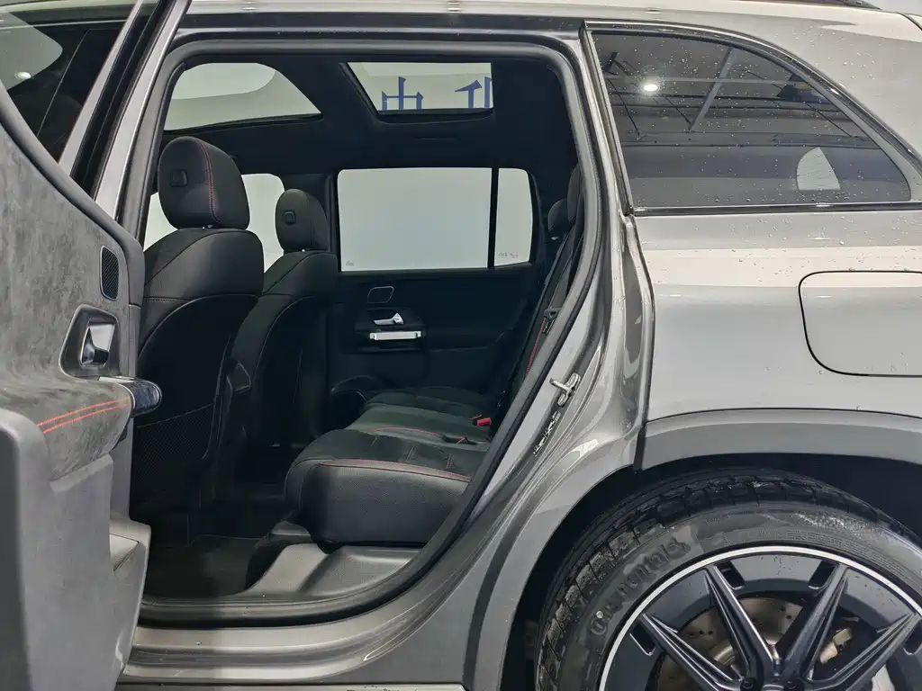 Mercedes-Benz GLB AMG 2025 — фото 12