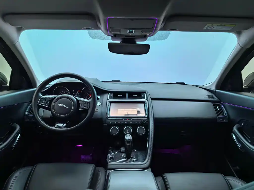 Jaguar E-PACE 2018 — фото 20
