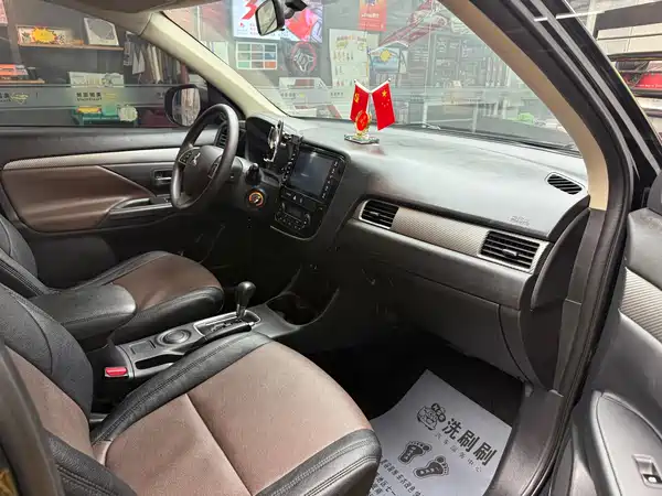 Mitsubishi Outlander 2016