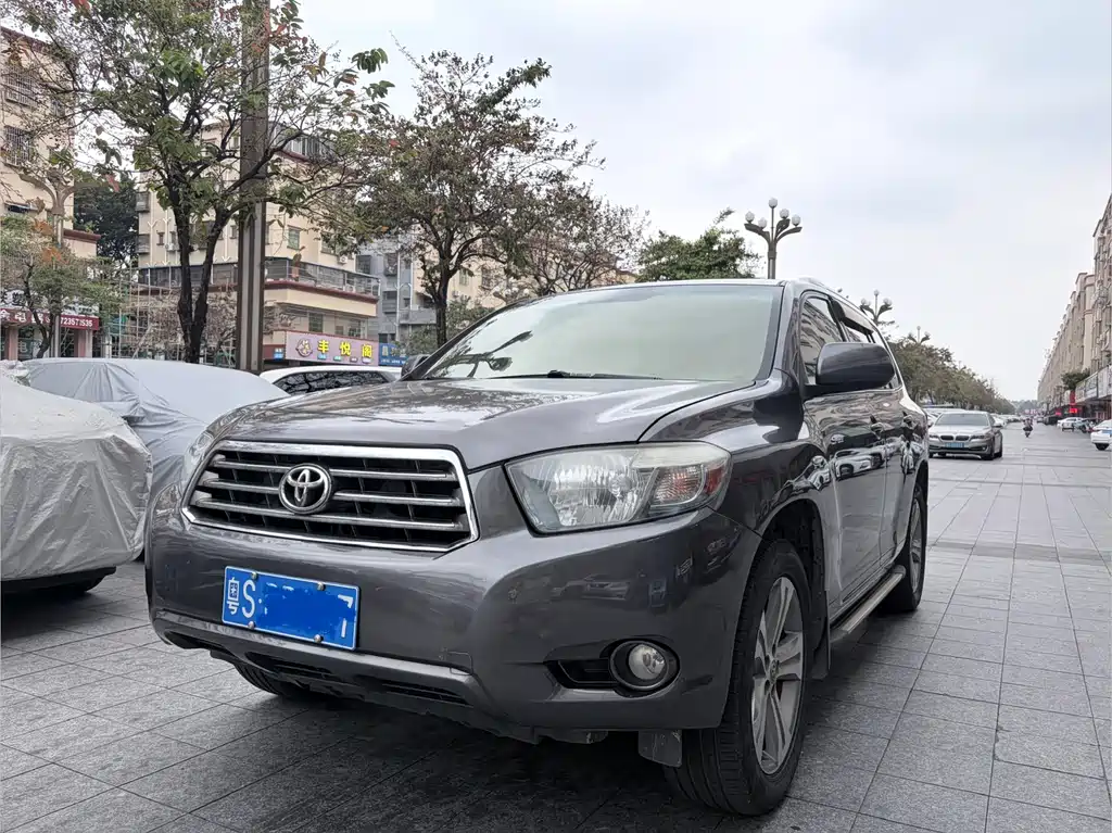Toyota Highlander 2010 — фото 2