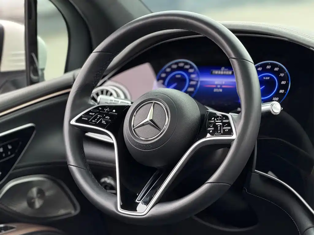 Mercedes-Benz EQS SUV 2023 — фото 16