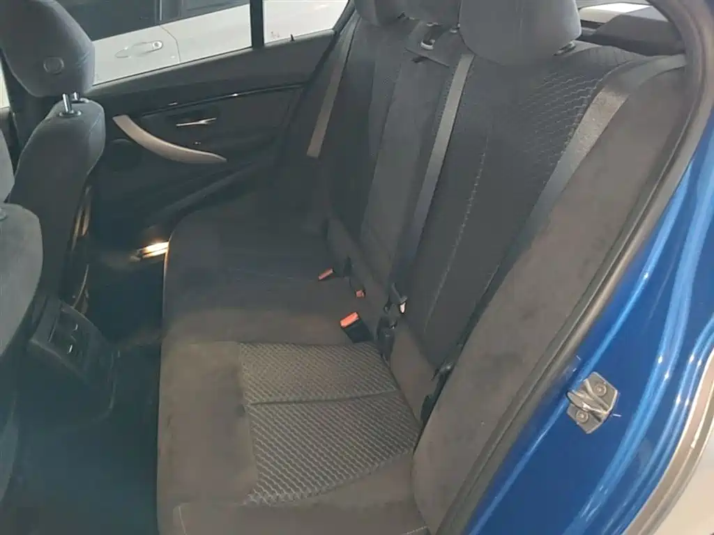 BMW 3 Series 2017 — фото 17