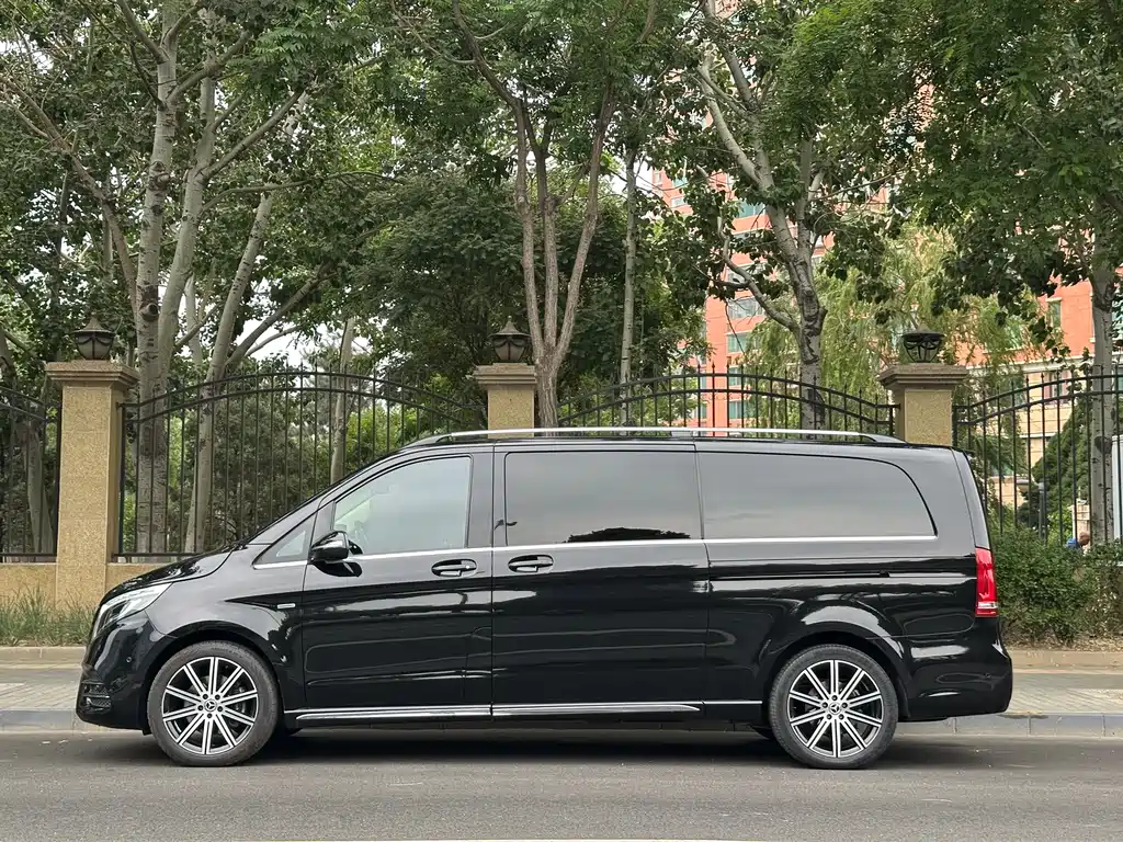 Mercedes-Benz V-Class 2022 — фото 17