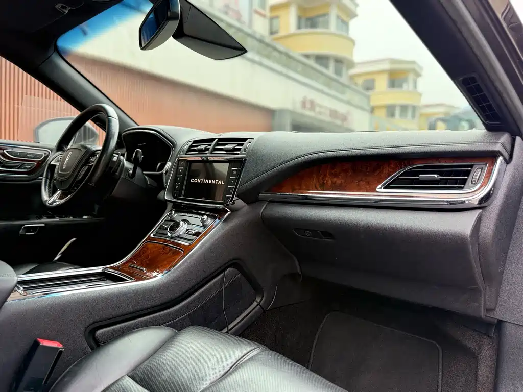 Lincoln Continental 2018 — фото 10