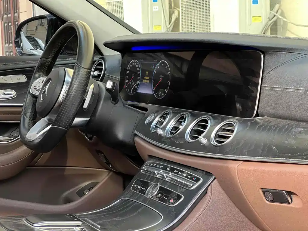 Mercedes-Benz E-Class 2019 — фото 11