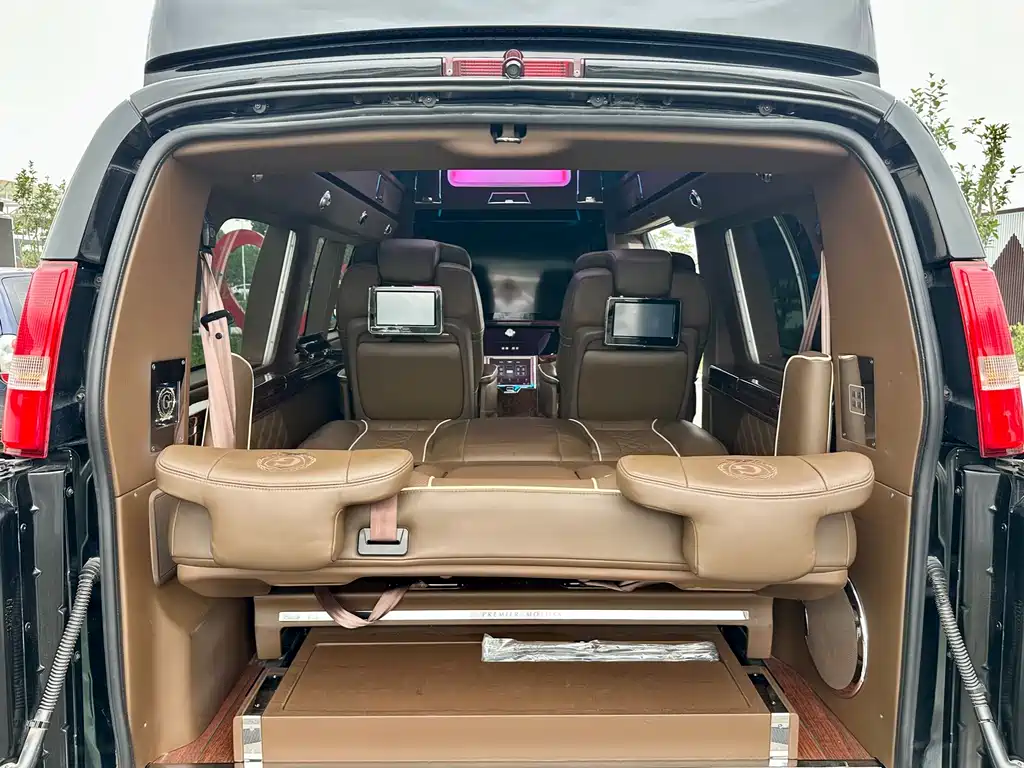 GMC SAVANA 2018 — фото 16