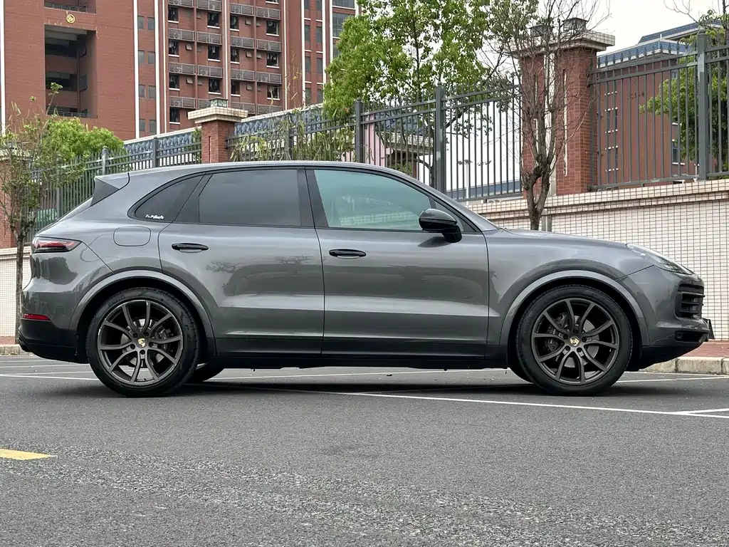 Porsche Cayenne 2019 — фото 7