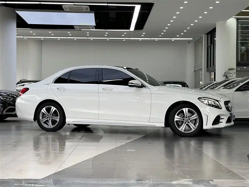 Mercedes-Benz C-Class 2022 — фото 3