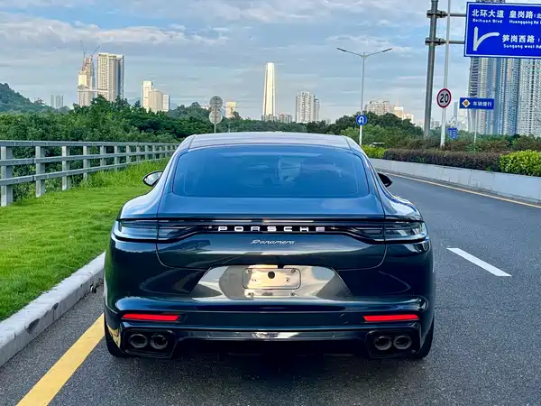Porsche Panamera 2021