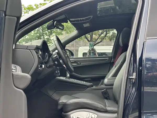 Porsche Macan 2021