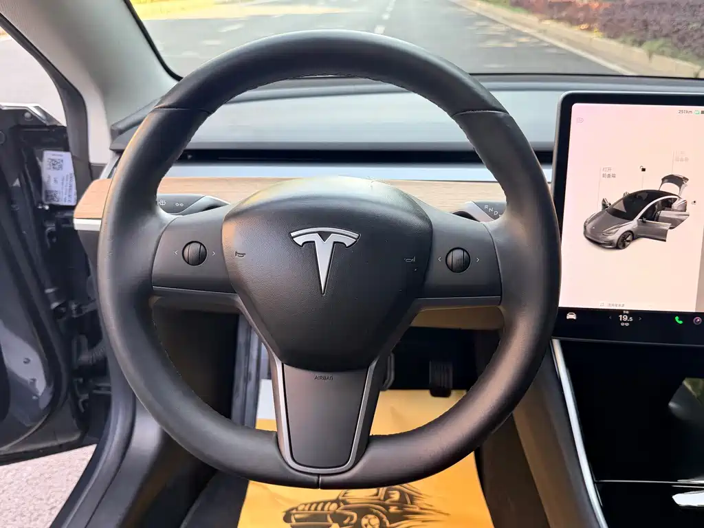 Tesla Model 3 2019 — фото 15