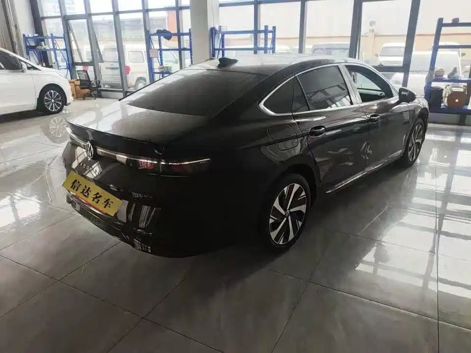Volkswagen Magotan 2025
