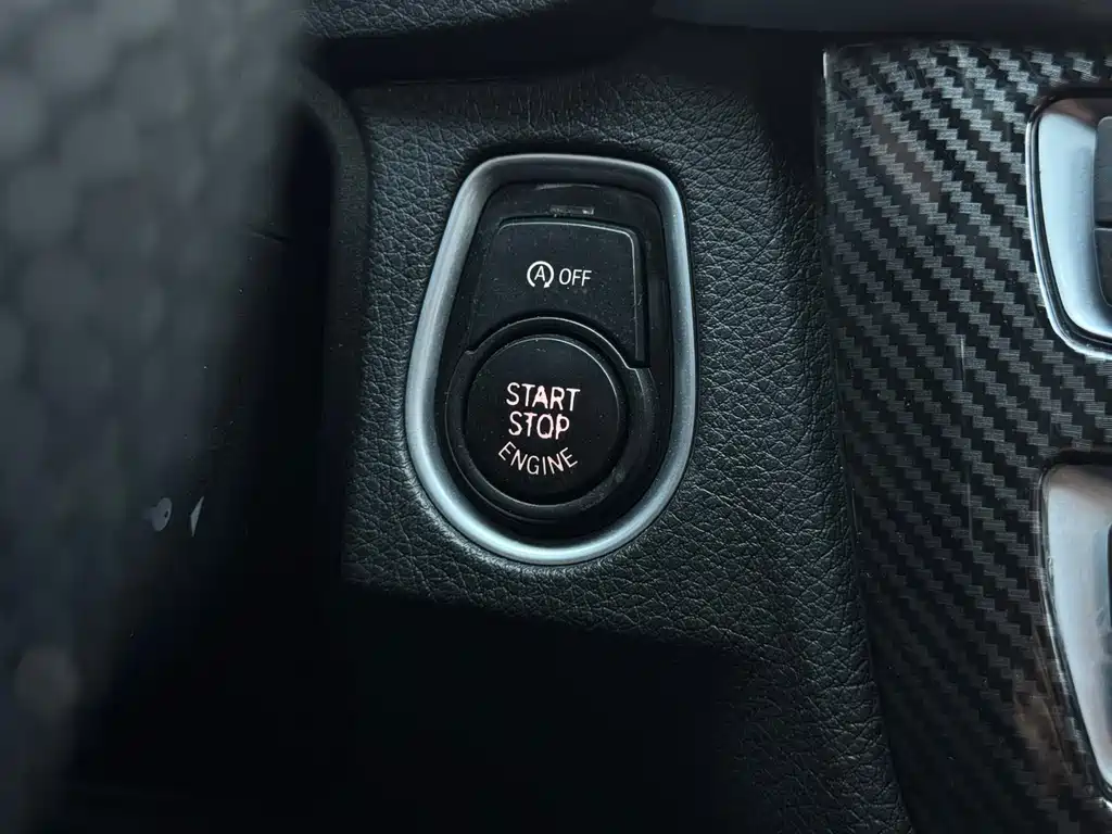 BMW 3 Series 2018 — фото 12