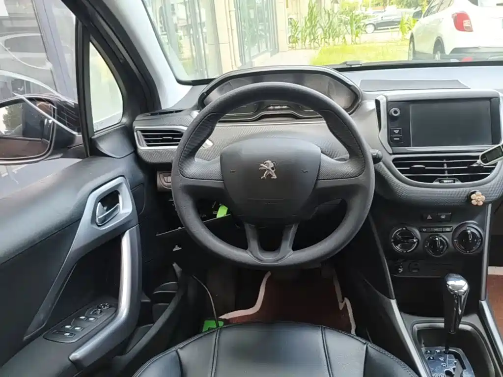 Peugeot 2008 2016 — фото 11