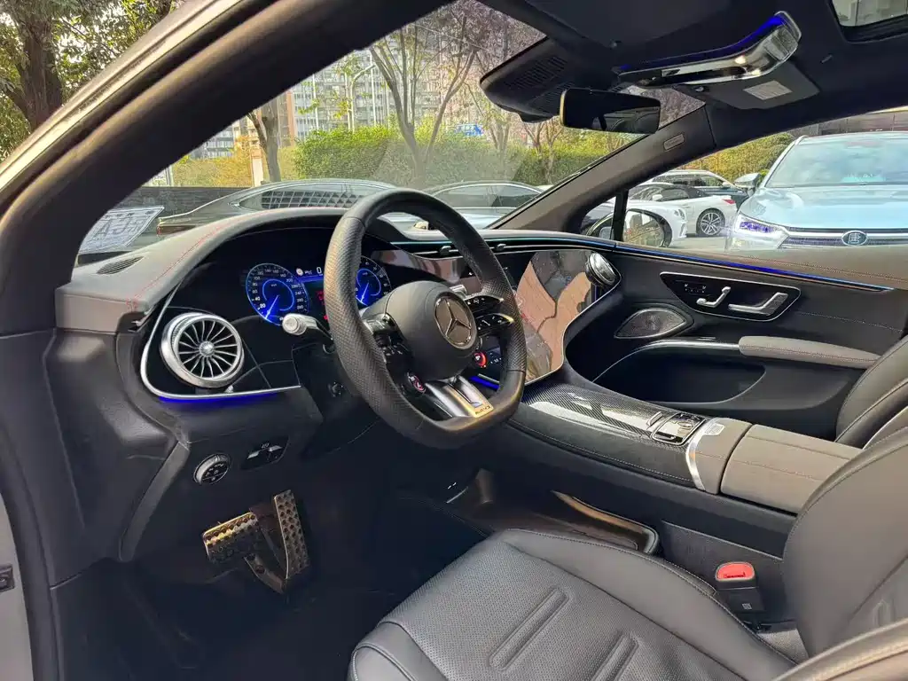 Mercedes-Benz EQS AMG 2025 — фото 7