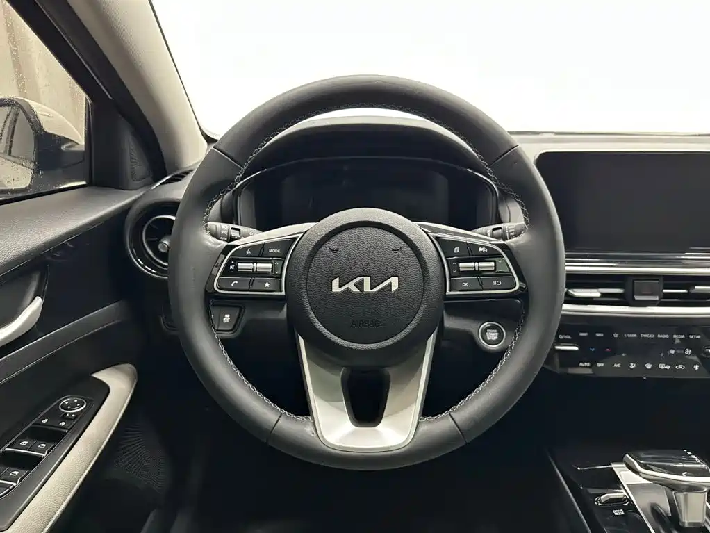 Kia K3 2023 — фото 10