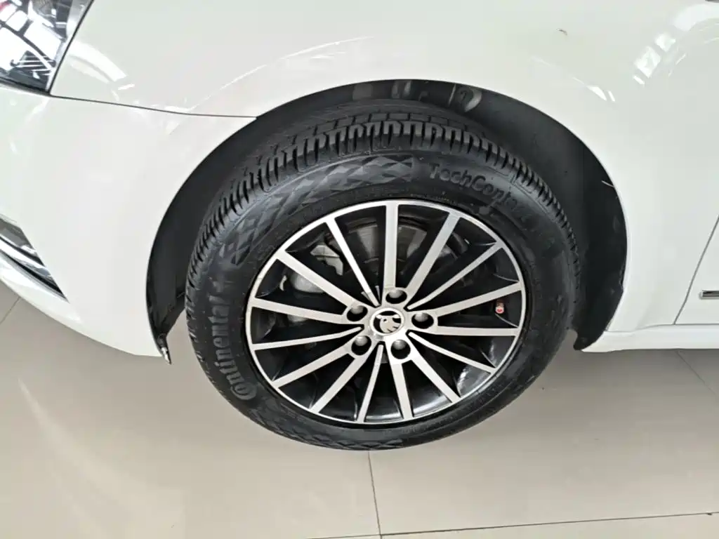Skoda Octavia 2017 — фото 25
