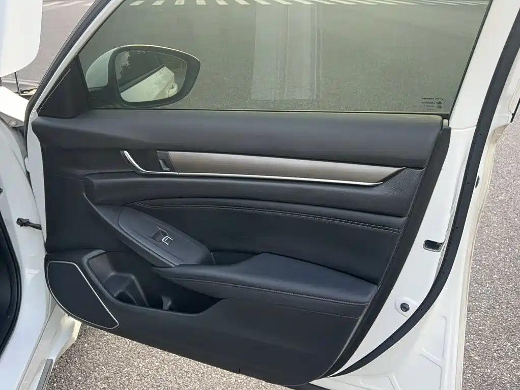 Honda Accord 2020 — фото 17