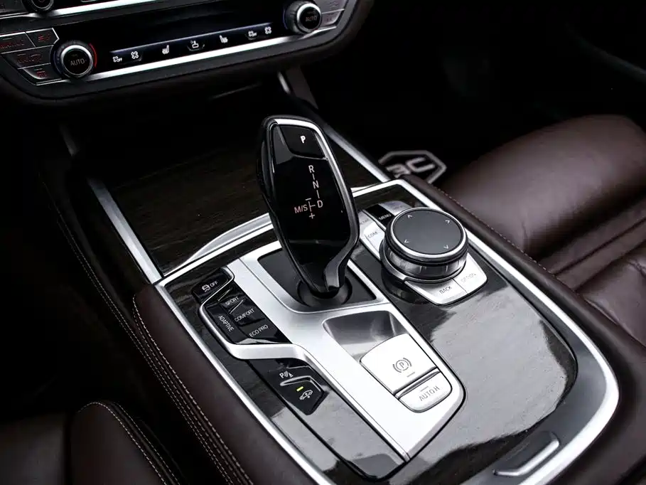 BMW 7 Series 2021 — фото 8
