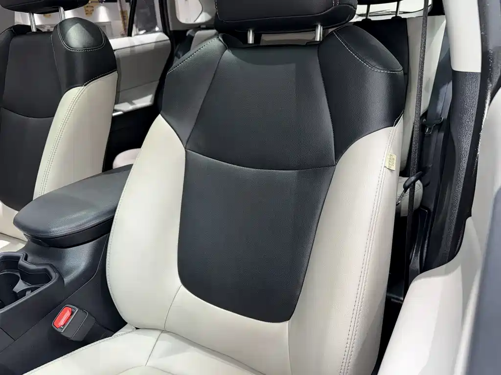 Toyota RAV4 2020 — фото 15