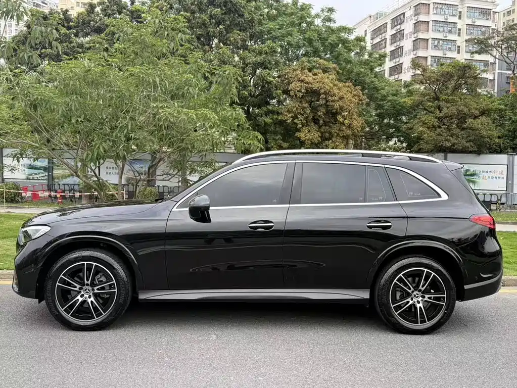 Mercedes-Benz GLC 2025