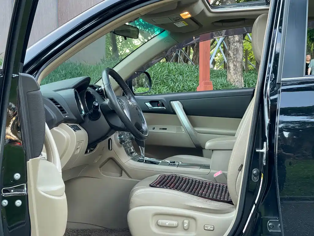Toyota Highlander 2012 — фото 15