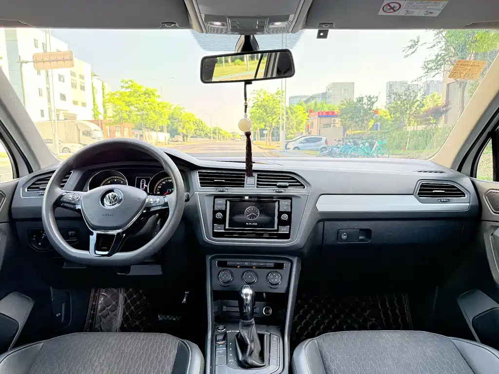 Volkswagen Tiguan L 2021 — фото 9