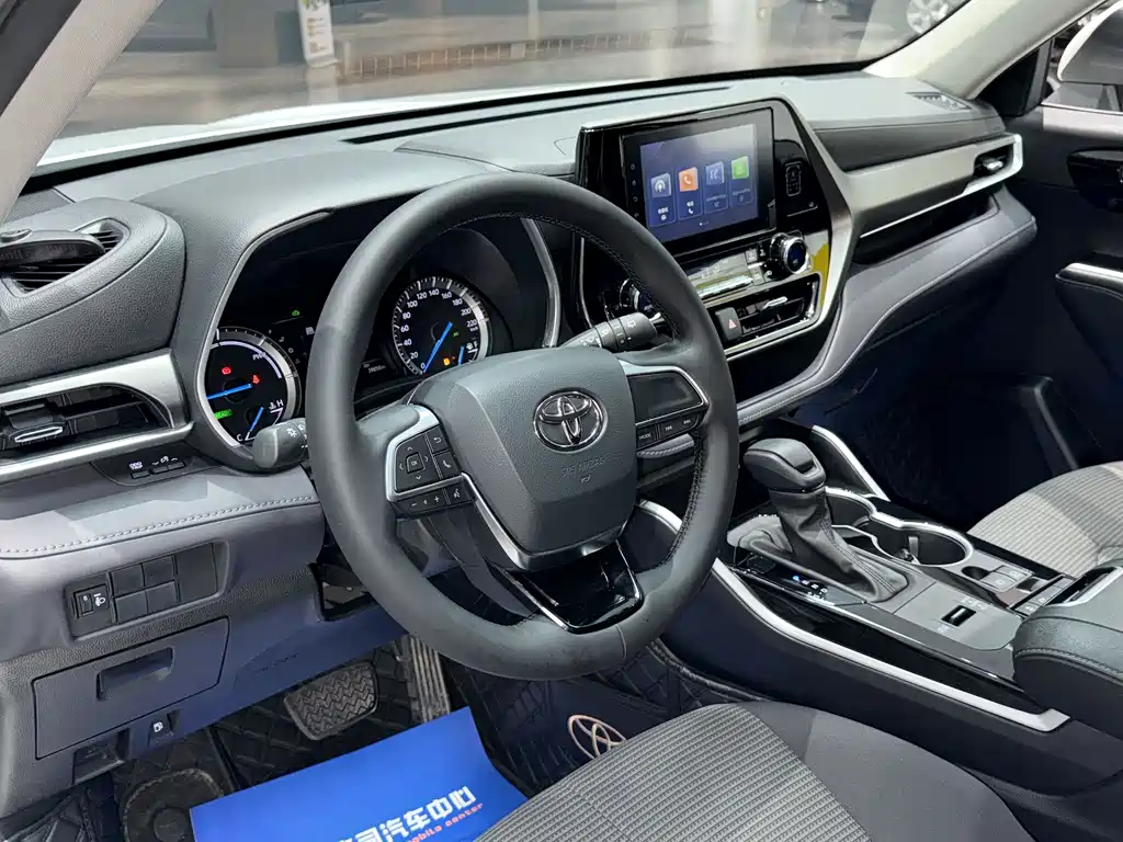 Toyota Highlander 2024 — фото 11