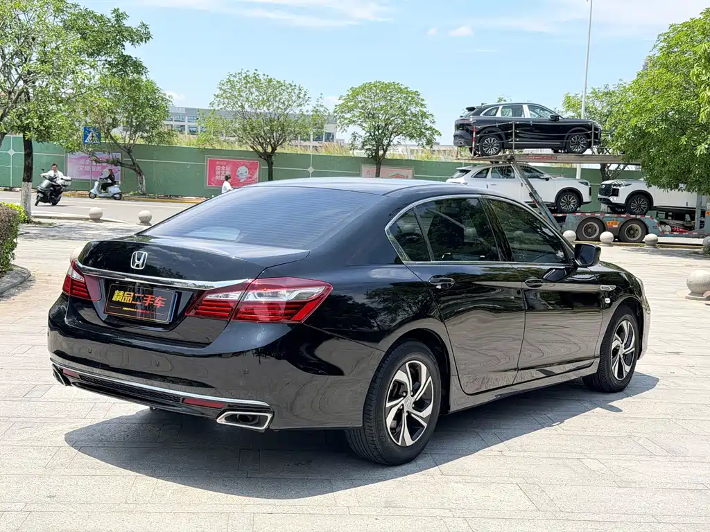 Honda Accord 2018 — фото 6