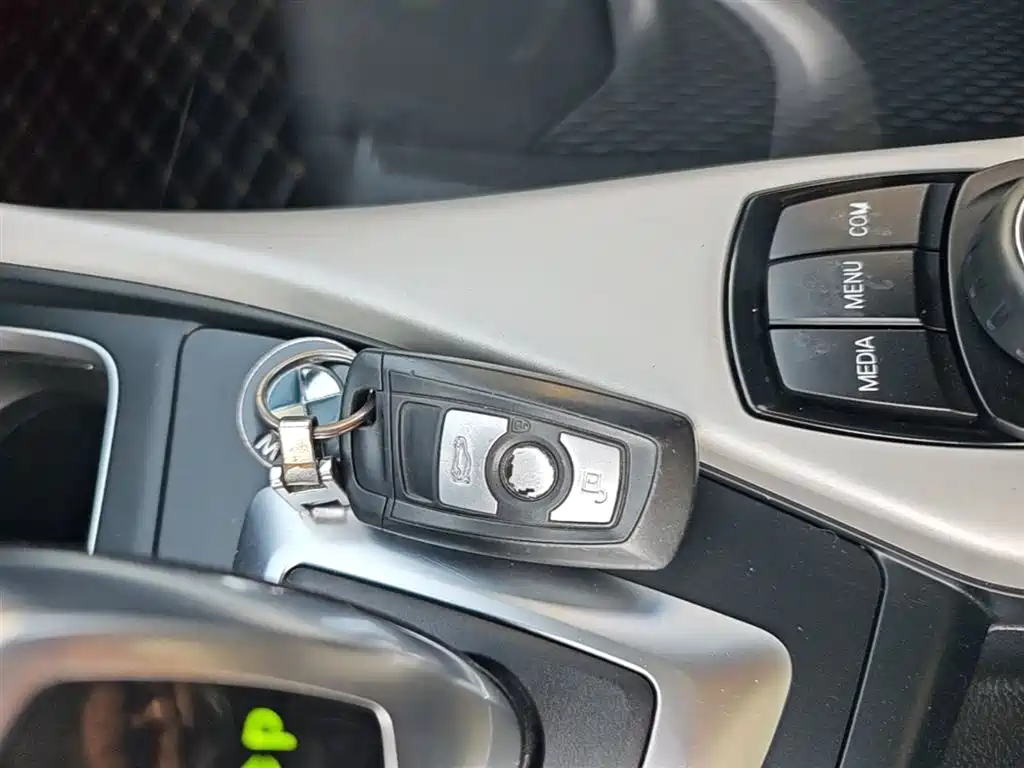 BMW 1 Series 2018 — фото 9