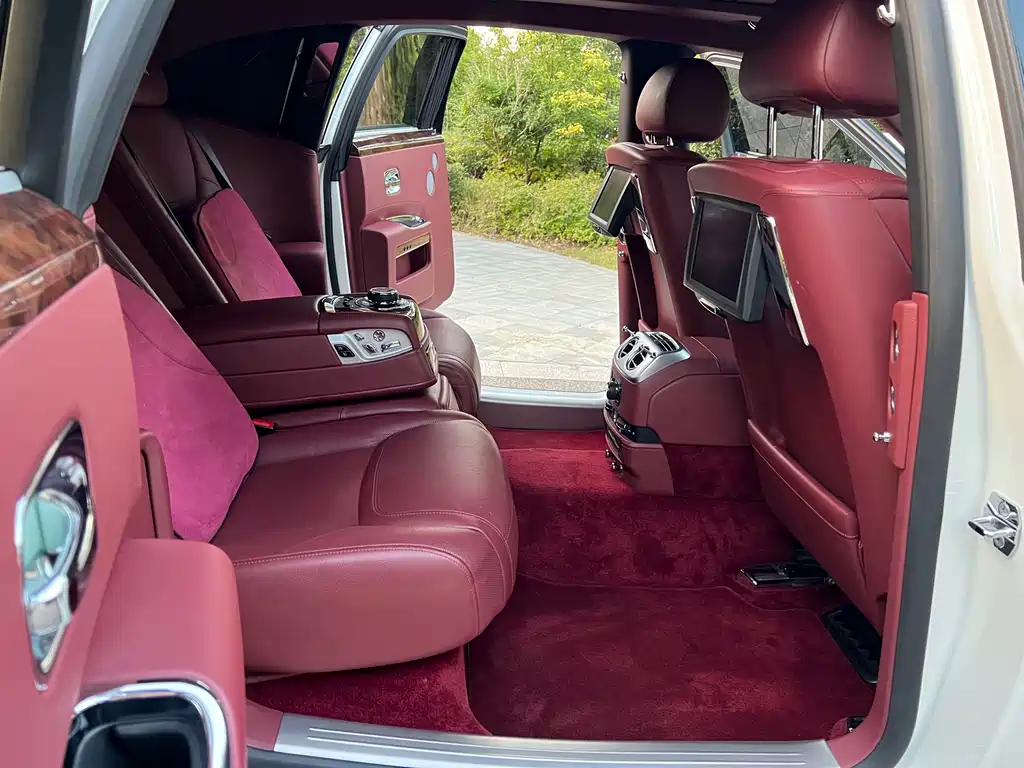 Rolls-Royce Ghost 2016 — фото 12