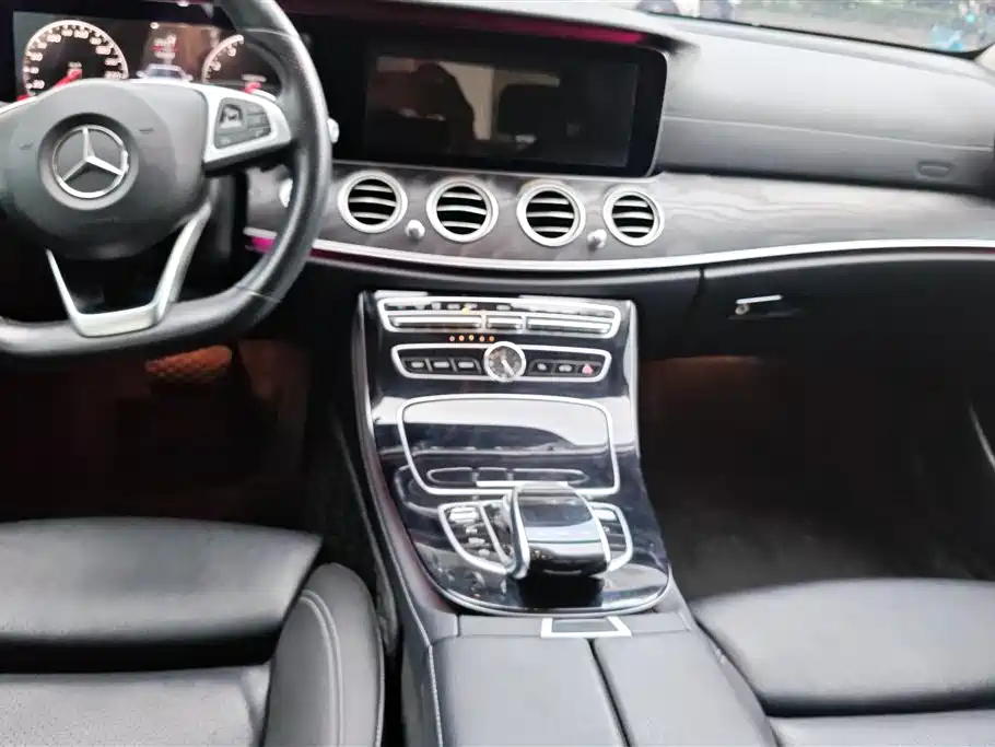 Mercedes-Benz E-Class 2016 — фото 16