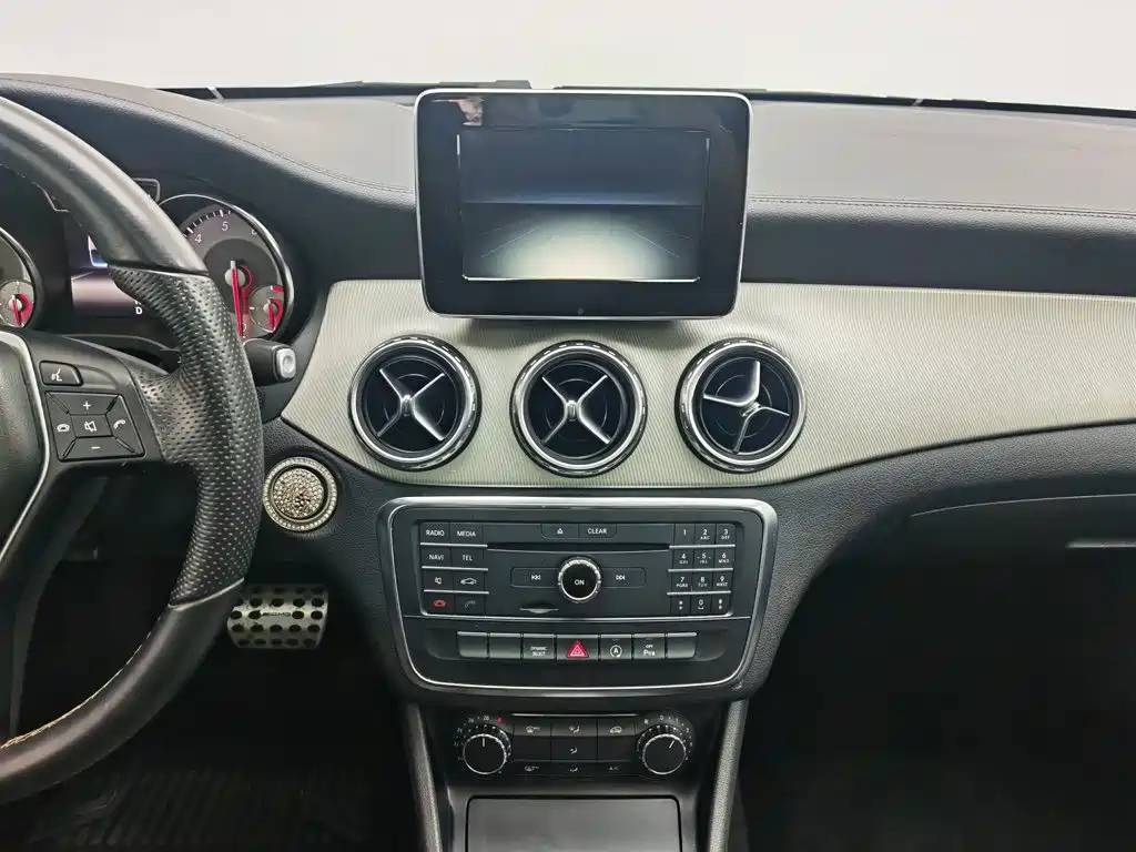 Mercedes-Benz GLA 2016 — фото 12
