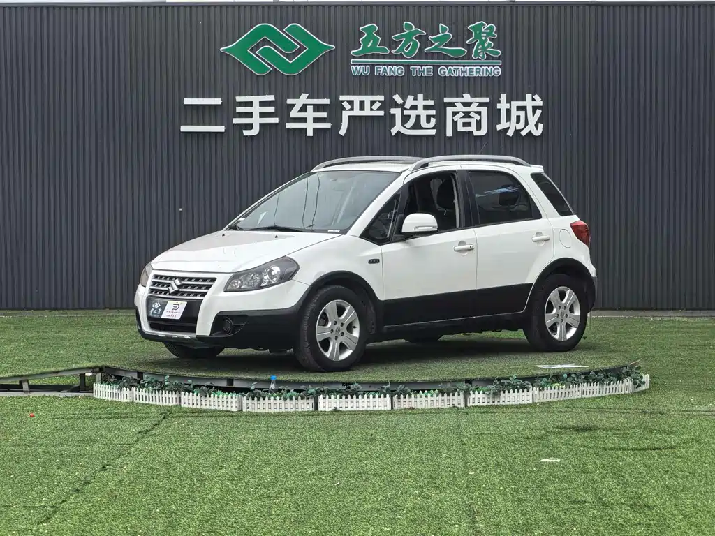 Suzuki SX4 2014 — фото 1