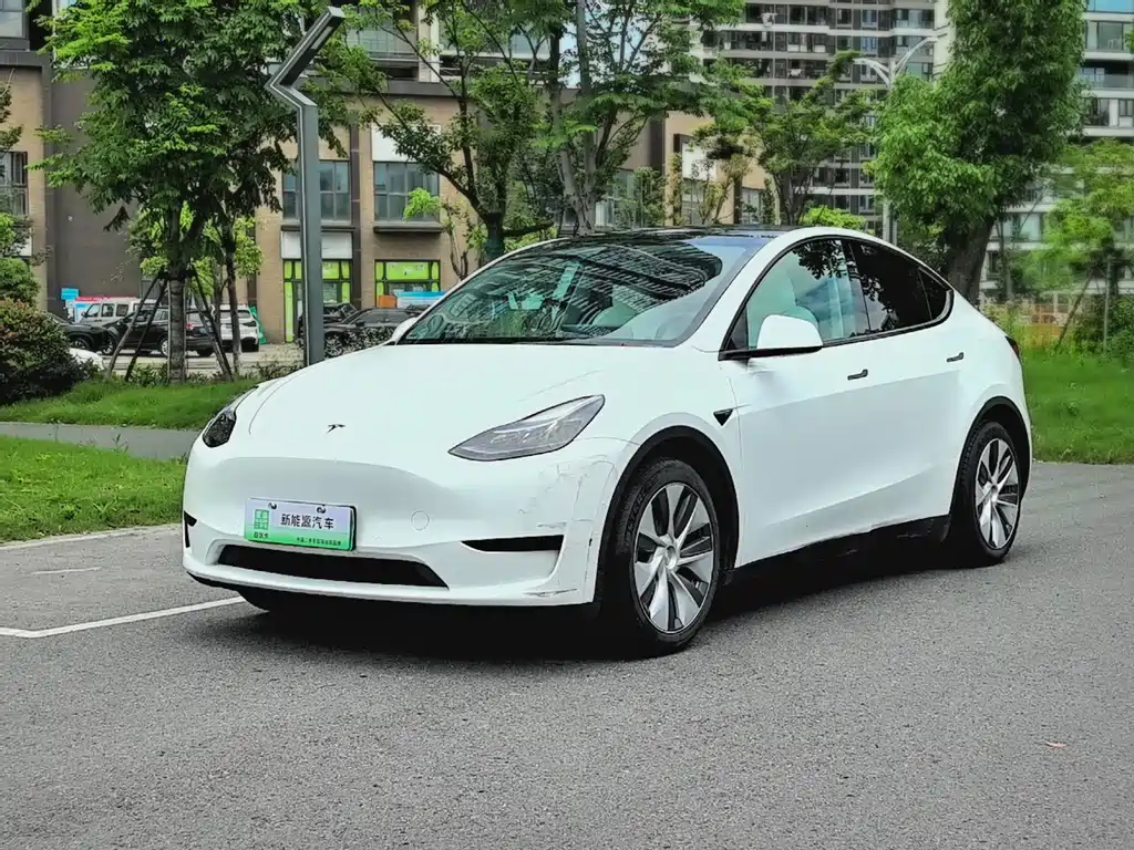 Tesla Model Y 2023 — фото 1