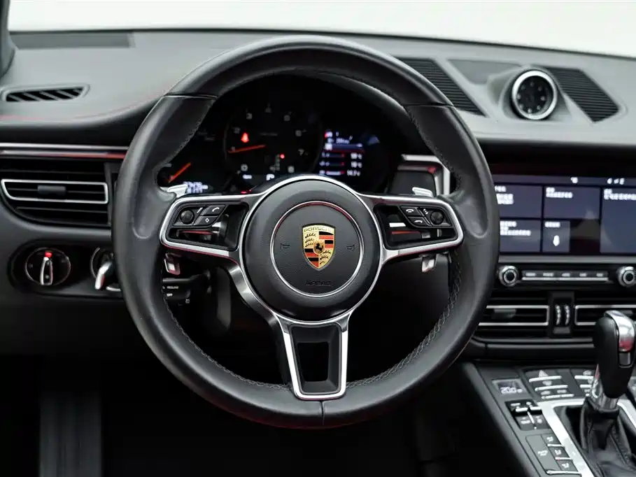 Porsche Macan 2019 — фото 11