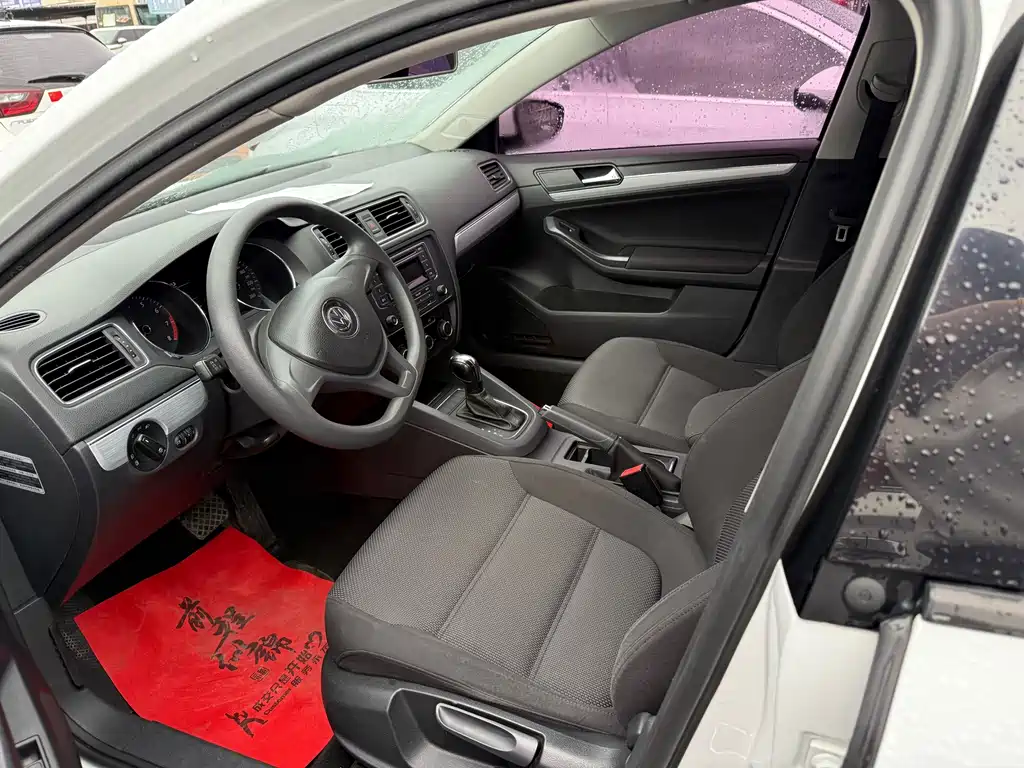 Volkswagen Sagitar 2016