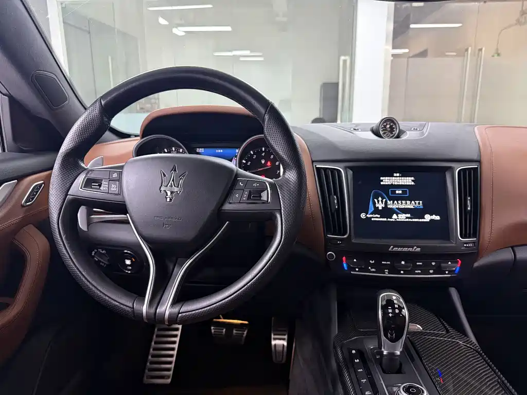 Maserati Levante 2017 — фото 16
