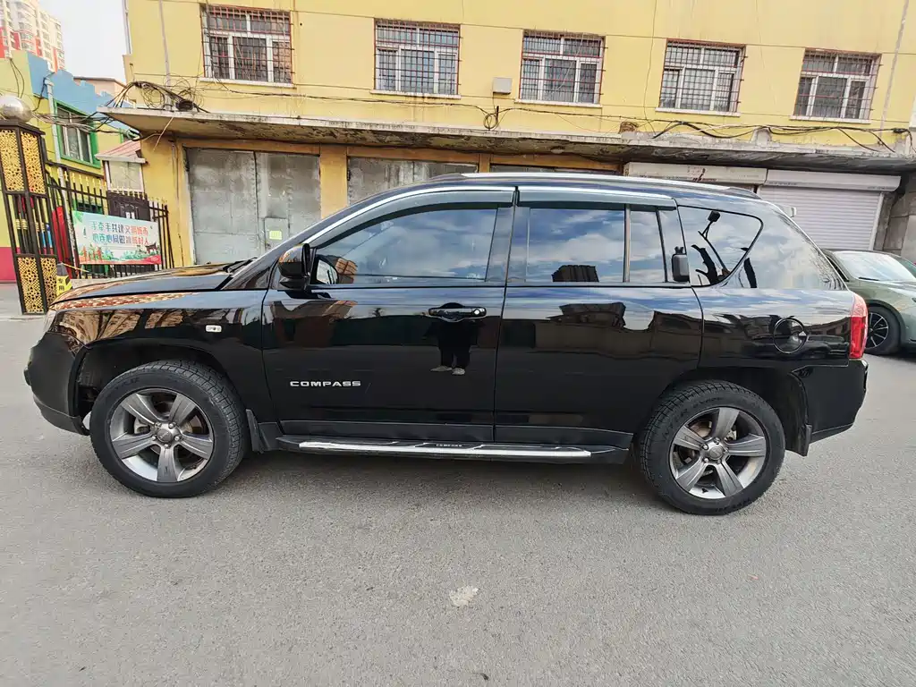 Jeep Compass 2016 — фото 12